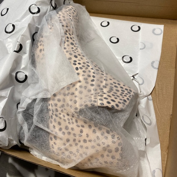 Journee collection leopard booties - Picture 2 of 4